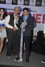Naseruddin Shah, Dev Anand at Chargesheet first look launch in Novotel, Juhu, Mumbai on 24th Aug 2011 (44).JPG